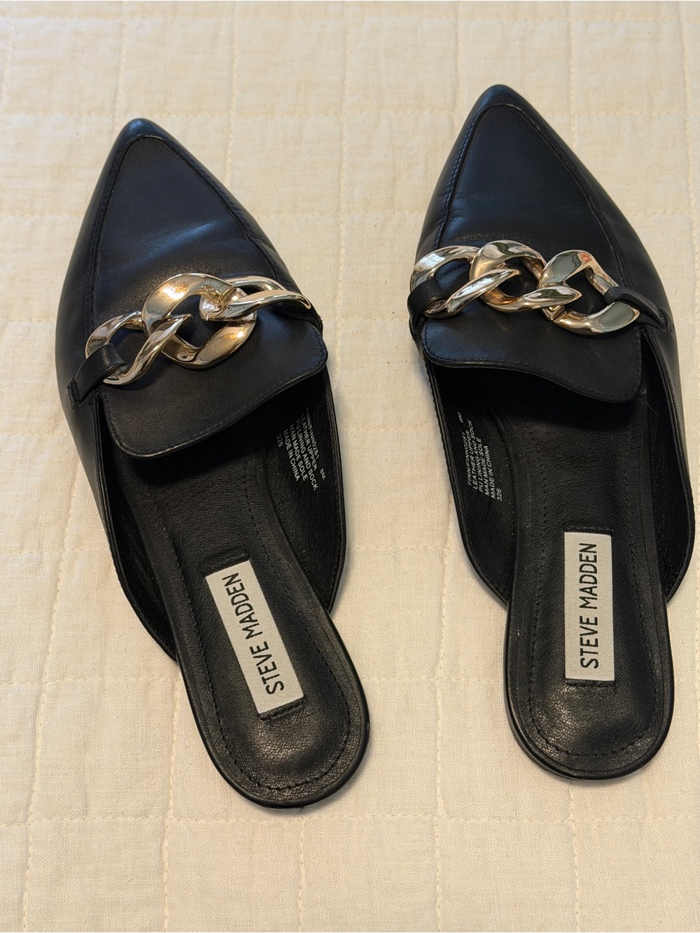 Steve Madden Black Pointed Leather Mule with Gold Chain
